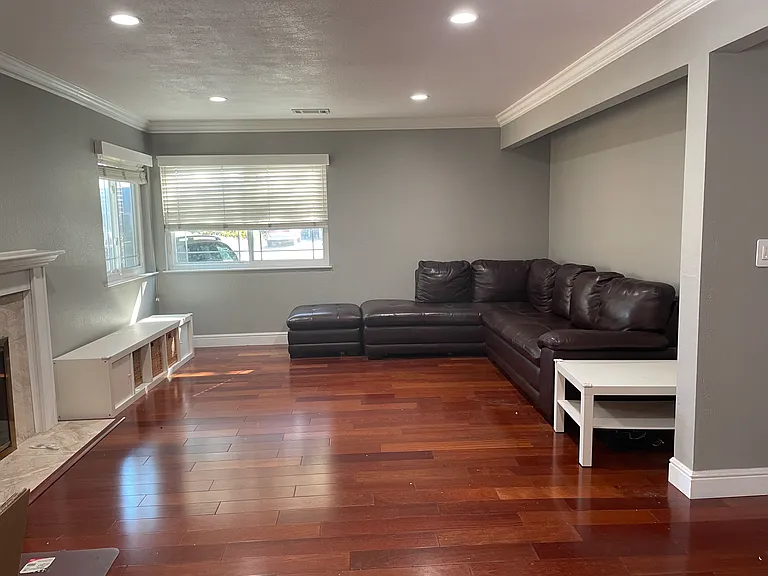 2168 Ventura Pl — Photo 2