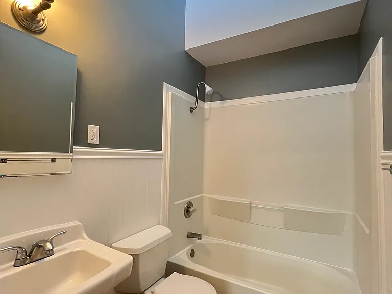225 N Cloverdale Blvd #2 — Photo 9