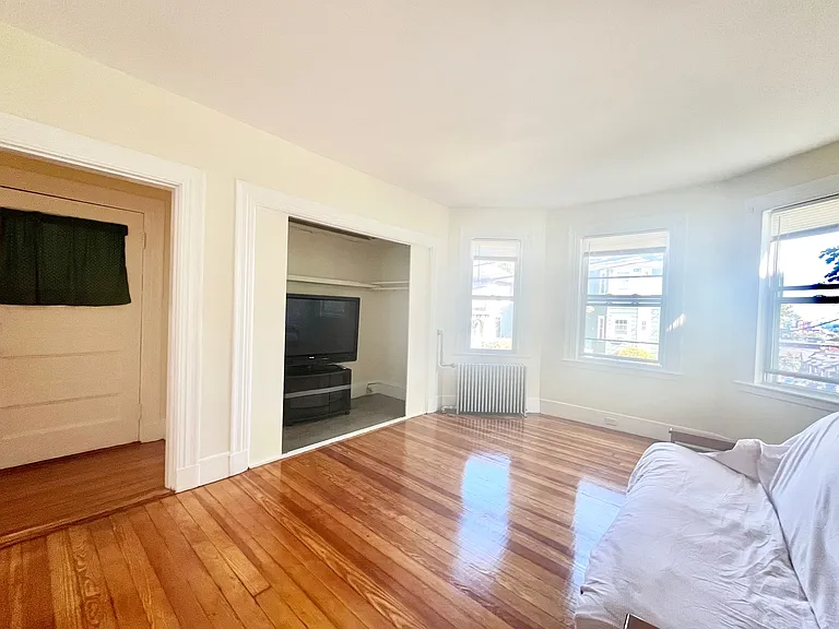 300 Summit Ave #1 — Photo 7