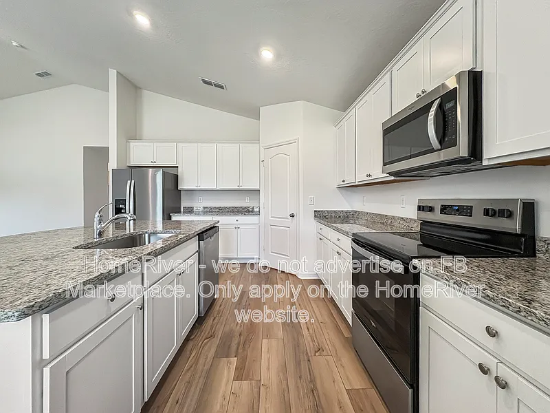 5 bed, 3.0 bath, 1981 sqft, $2,495 — Photo 2
