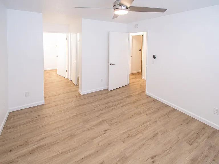 Oak Park Village Apartments — Photo 15