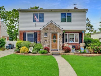 10 Primrose Drive, New Hyde Park, NY, 11040
