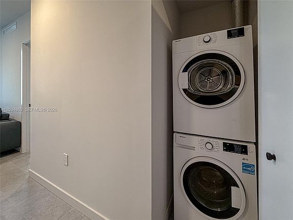5th image of 121 NE 5th St