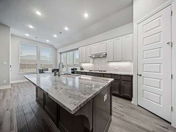 2nd image of 3912 Primrose Dr