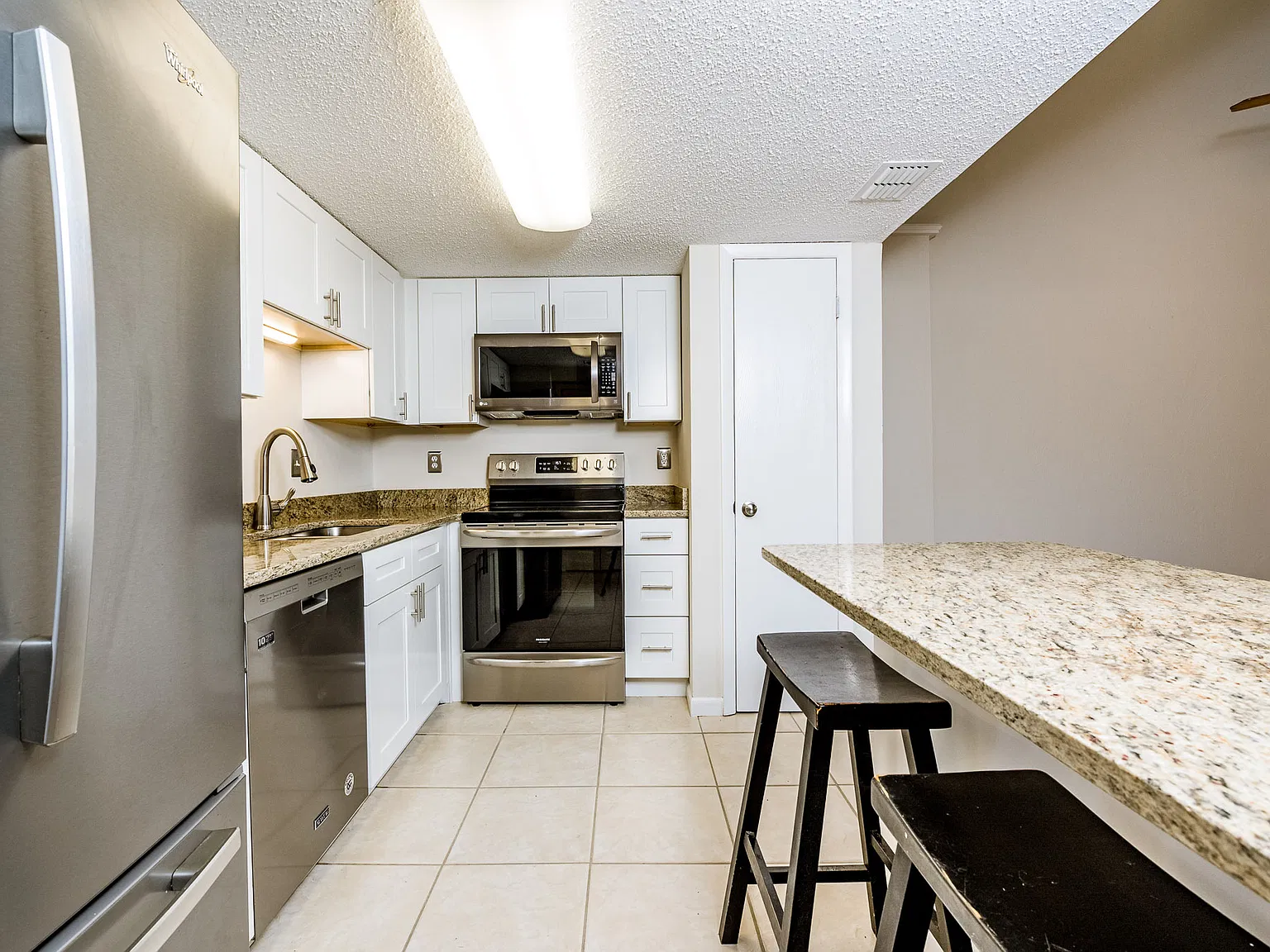 23 Oakwood Park - 1 — Photo 3