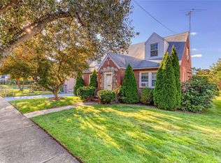 205 Lowell Ave, New Hyde Park, NY 11040