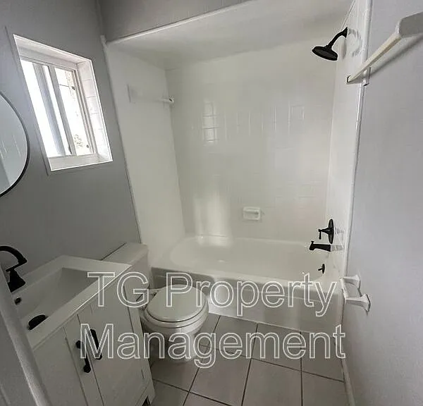 402 Lower 8th Ave S #6 — Photo 4