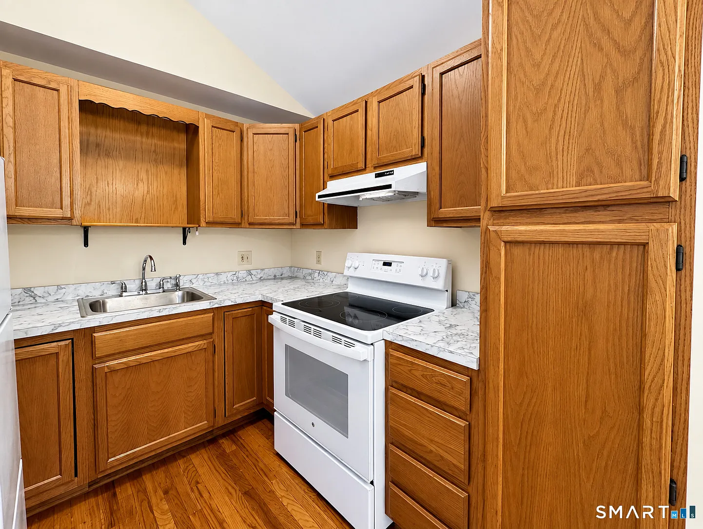 2 bed, 1.0 bath, 810 sqft, $2,850 — Photo 3