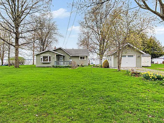 3rd image of 60 Maquam Shore Road