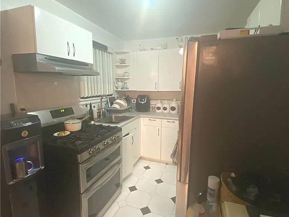 5th image of 2219 99th St