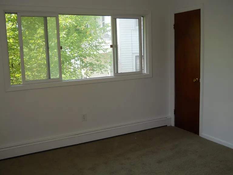82 Pennsylvania Ave — Photo 5
