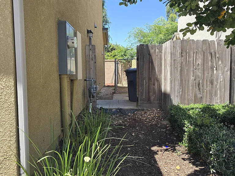 Side gate Entrance