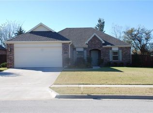 1165 S Blue Willow Ave, Fayetteville, AR 72701
