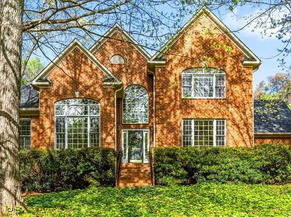 6605 Stonecroft Dr, Oak Ridge, NC 27310