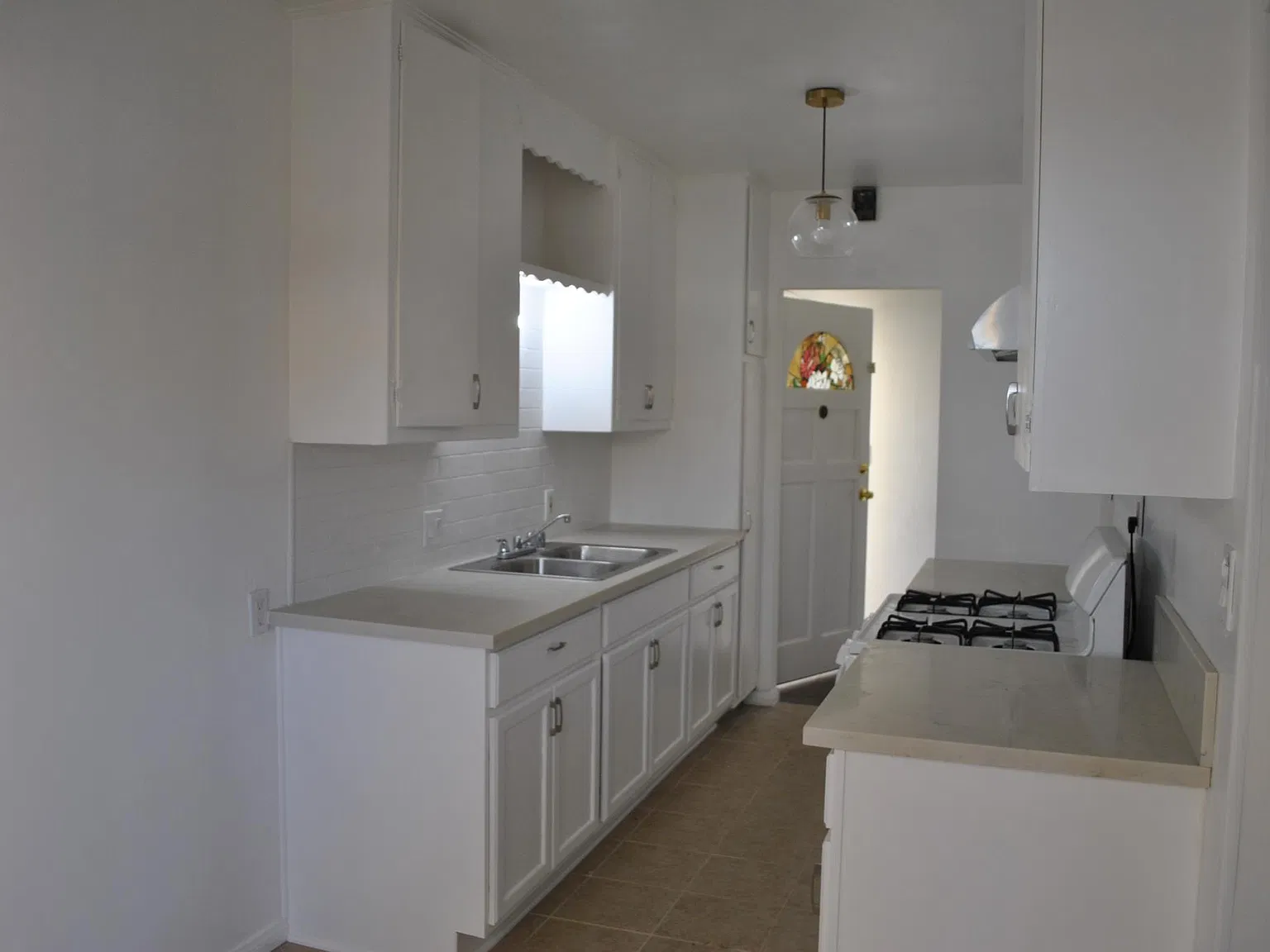 3 bed, 1050 sqft, $3,500 — Photo 3