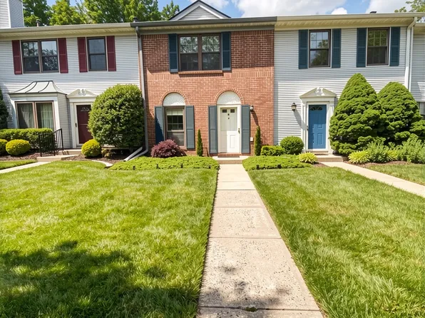 4 Veros Ln #4, Franklin Park, NJ 08823