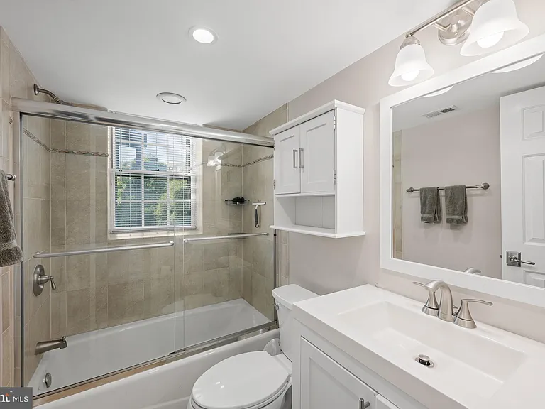3050 S Buchanan St #B2 — Photo 11