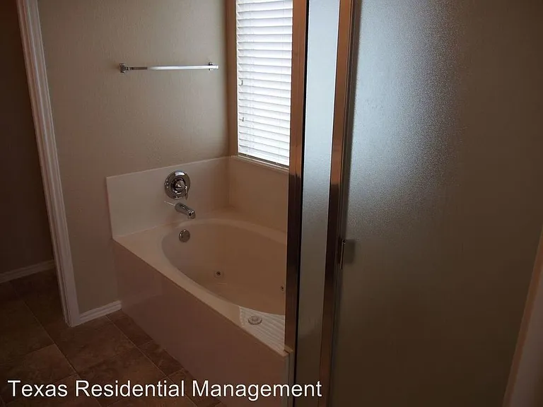 5012 Lions Gate Ln — Photo 7