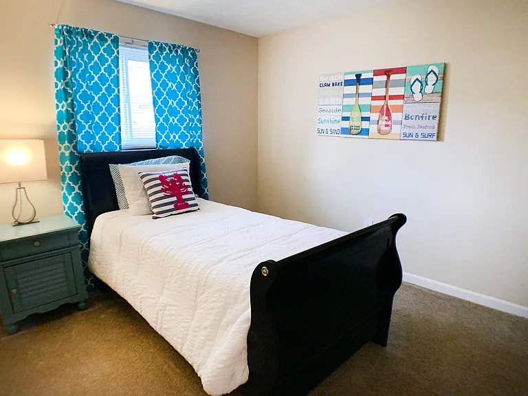 Oakwood Apartments — Photo 35