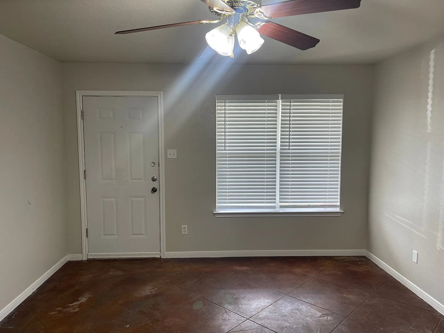 3 bed, 2.0 bath, 1183 sqft, $1,250 — Photo 4
