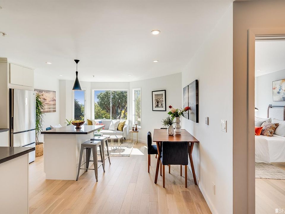 1st image of 352 Roosevelt Way
