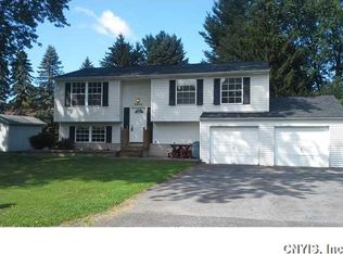 5032 Briarledge Rd, North Syracuse, NY 13212
