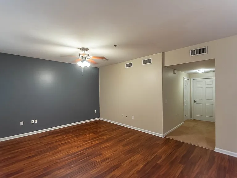 Tenth & College Village Apartments — Photo 17