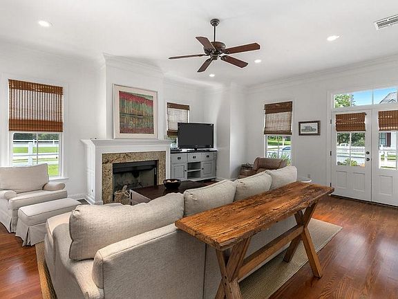 3rd image of 5910 Camellia Pl