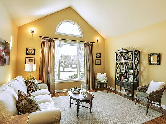 5th image of 209 Chapelwood Dr