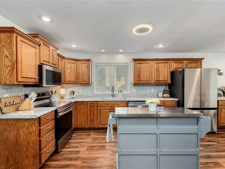 571 Hithergreen Dr — Photo 8