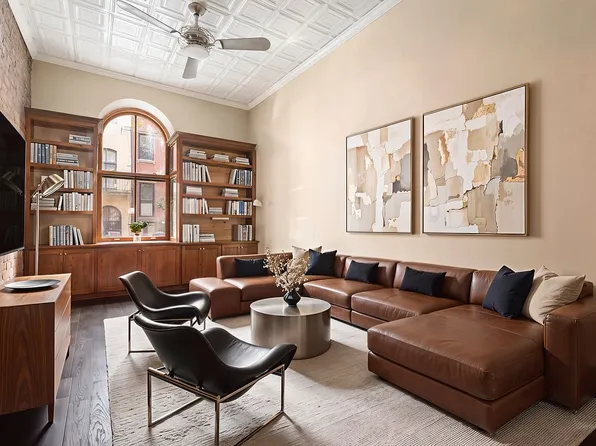 215 E 17th St APT 2, New York, NY 10003