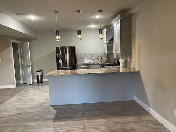 kitchen all modern new appliances and granite top