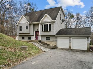 122 Almond Ct, Milford, PA 18337