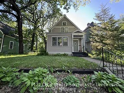 122 Cecil St SE #UPPER LEVEL — Photo 1