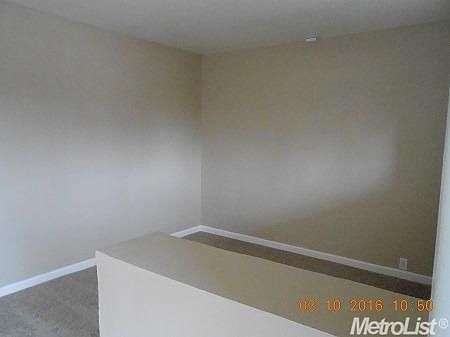 3rd image of 220 Oak Ave