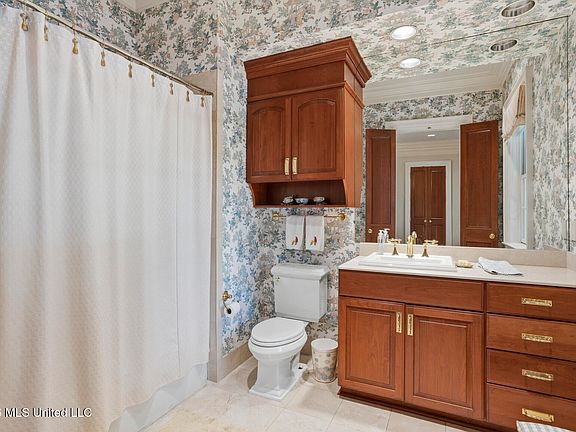 35th image of 147 Chantilly Dr