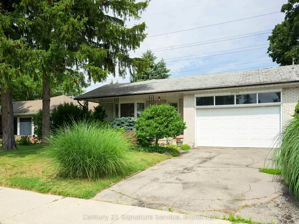 2150 Greenhurst Ave, Mississauga, ON L4X 1J6