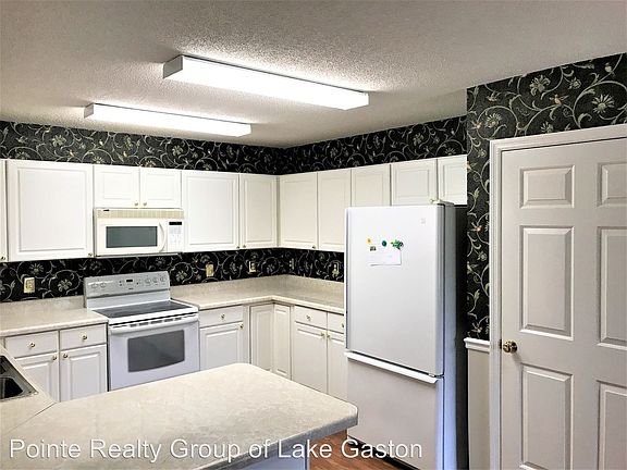 5th image of 120 Glenwood Cir