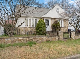 62 Stearns St, Pawtucket, RI 02861