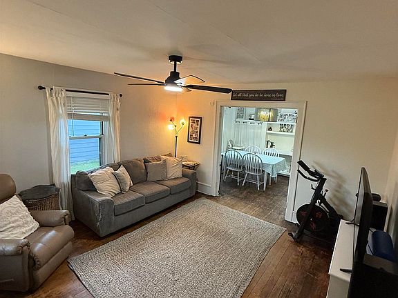 3rd image of 1747 Linden Ave