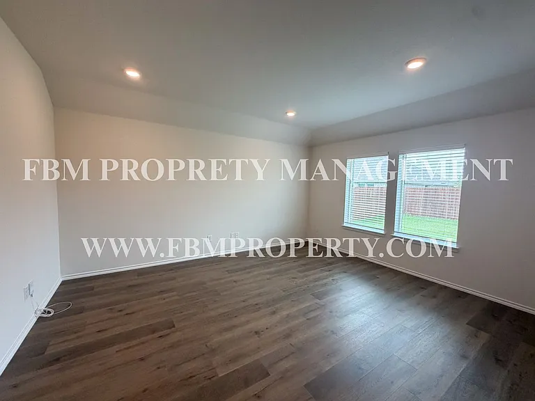 329 Thoroughbred St — Photo 13