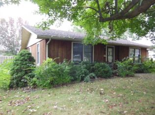 13 Holly Ln, Flora, IL 62839