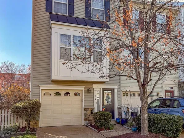 103 Meadows Ln, Alexandria, VA 22304