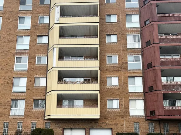 200 Park Ave APT 324, Calumet City, IL 60409