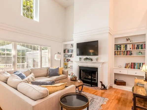 15 Hampton Ct Unit 15, Mashpee, MA 02649