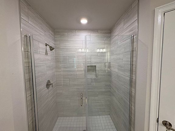 3rd image of 2527 W Begonia Dr