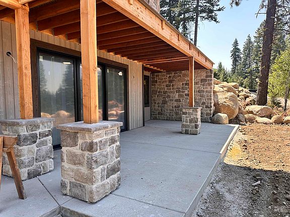 2nd image of 1125 Aspen Rdg