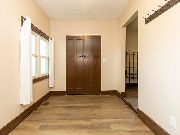 4th image of 216 N McCombs St