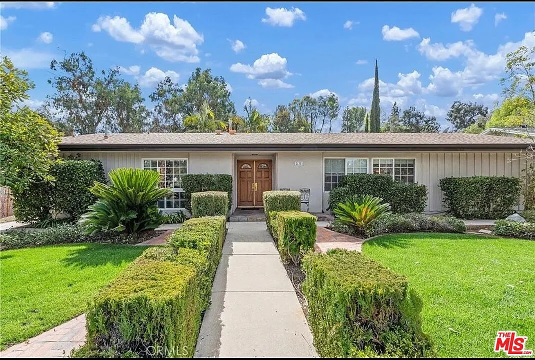 4 bed, 2.0 bath, 1944 sqft, $6,500 — Photo 1