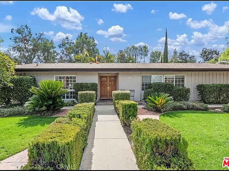 24316 Burbank Blvd — Photo 1